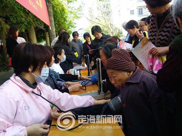 健康宣传咨询服务进社区